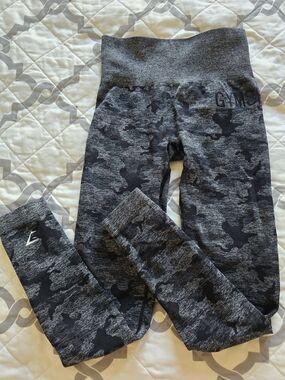 Gymshark Womens Gray & Black Camo Leggings